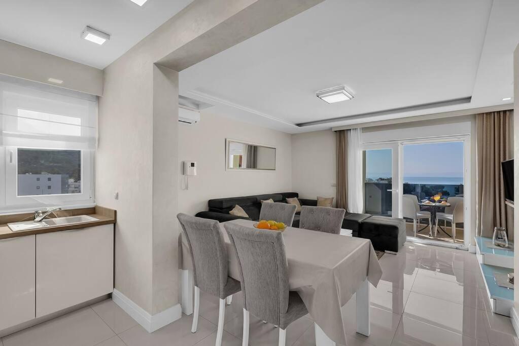 Apartment Hrvoje -Nur 50M Bis Zum Meer - Makarska Exklusiv โพรไมนา ภายนอก รูปภาพ