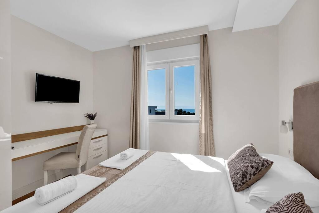 Apartment Hrvoje -Nur 50M Bis Zum Meer - Makarska Exklusiv โพรไมนา ภายนอก รูปภาพ