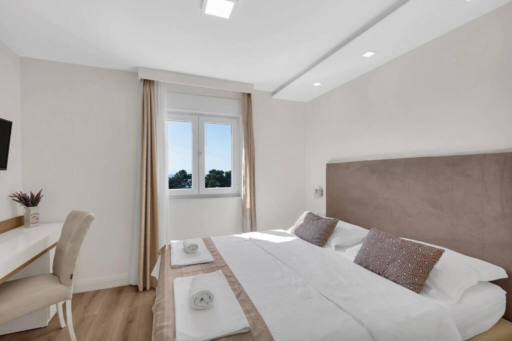 Apartment Hrvoje -Nur 50M Bis Zum Meer - Makarska Exklusiv โพรไมนา ภายนอก รูปภาพ
